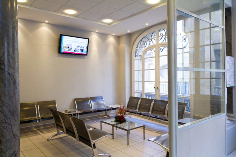 8 victor hugo clinic paris reception waiting area